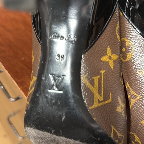 Louis Vuitton heels - Picture 4 of 4